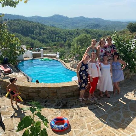 Turisalba Hotel Ishem Екстериор снимка