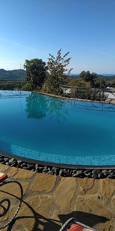 Turisalba Hotel Ishem Екстериор снимка