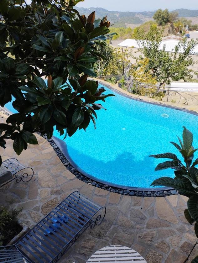 Turisalba Hotel Ishem Екстериор снимка