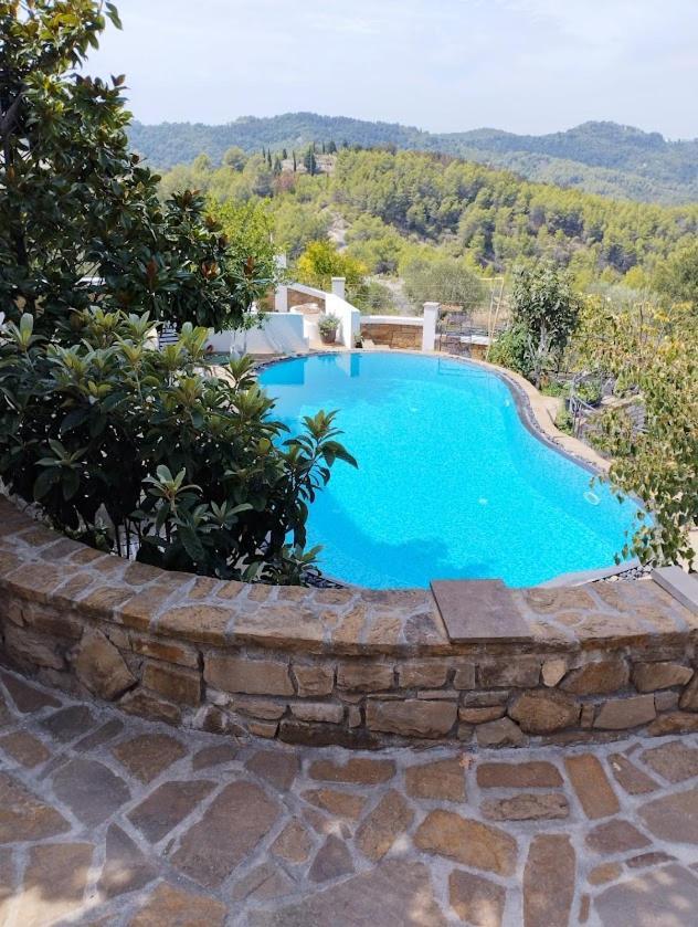 Turisalba Hotel Ishem Екстериор снимка
