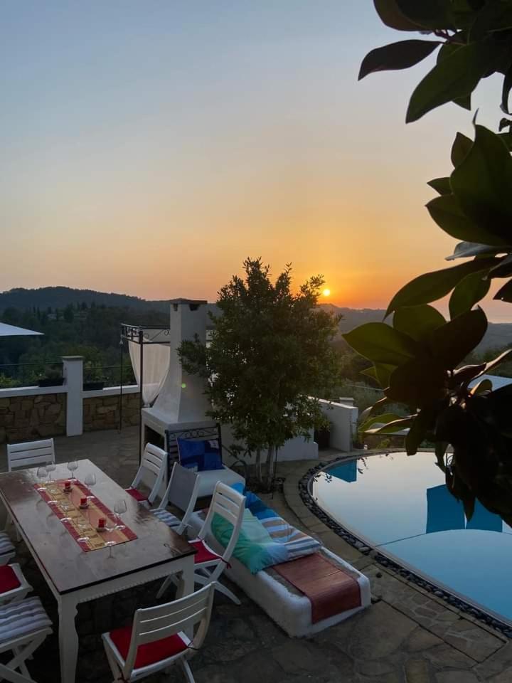 Turisalba Hotel Ishem Екстериор снимка